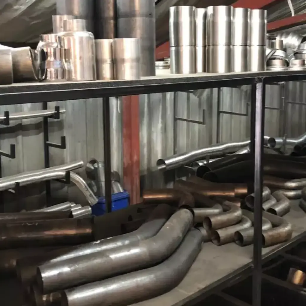 Mandrel-bent exhaust tubes on the shelving