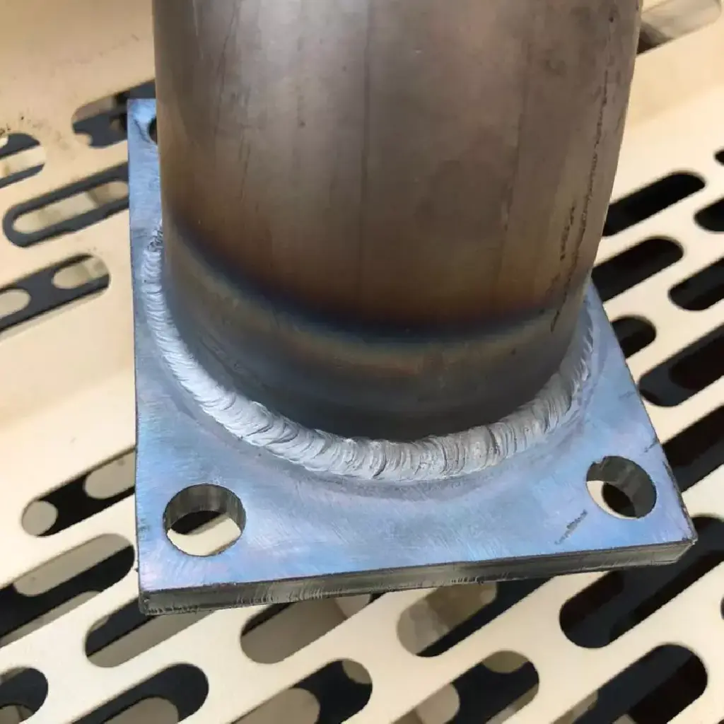Exhaust pipe welded to a mounting flange